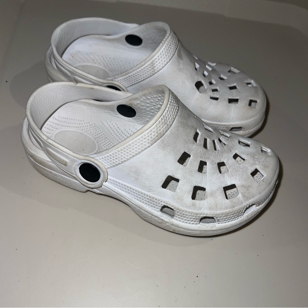 Kids White Slip-On Clogs size 9/10